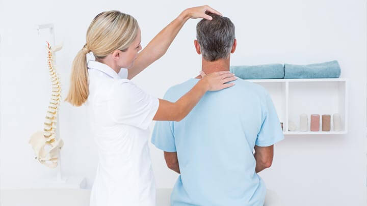 گردن درد عصبی چیست؟ + عوامل، تشخیص و راه‌های درمان