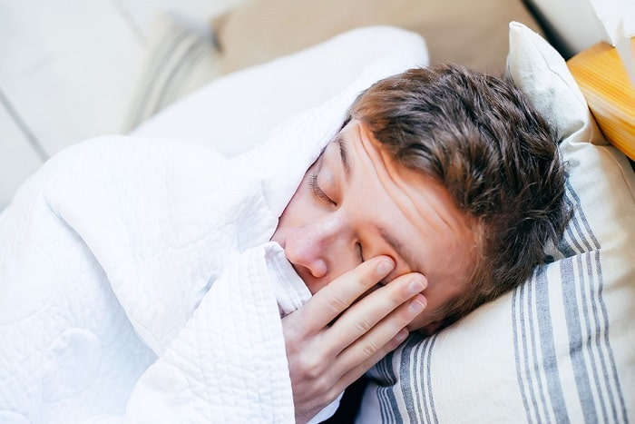 علت پرش ناگهانی اندام های بدن در خواب | روش درمان