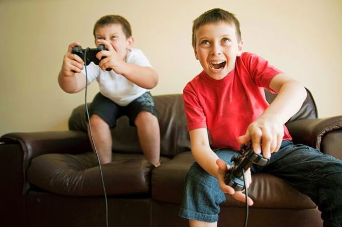 مهمترین فواید و مضرات بازی‌ های کامپیوتری برای کودکان