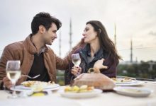 couple-dining-eating-romance