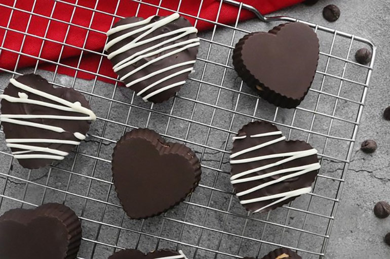 طرز تهیه شکلات قلبی ولنتاین: آموزش مرحله به مرحله و تصویری شکلات قلبی