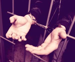 دعا و نماز سفارش شده برای آزادی زندانی